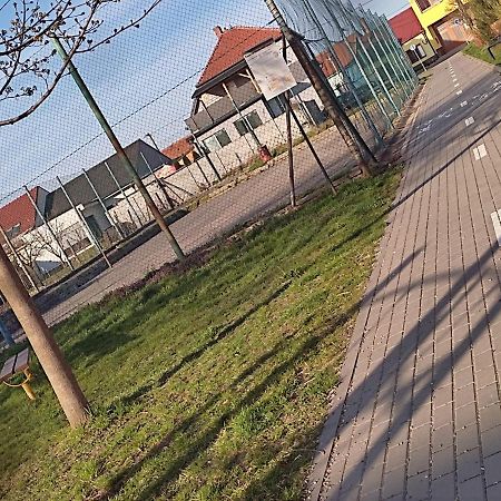 Penzion Kendy Lägenhet Mistrin Exteriör bild
