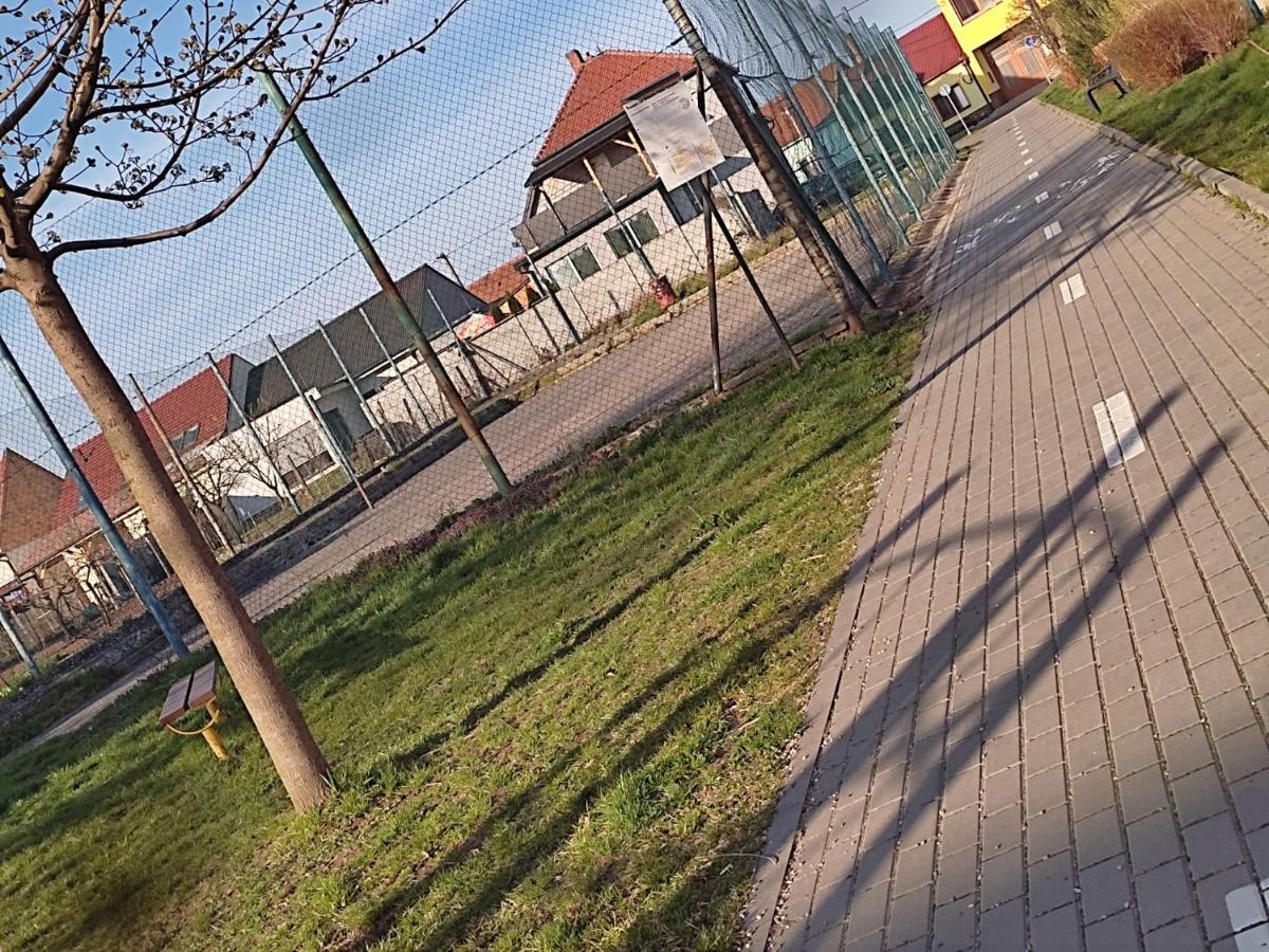 Penzion Kendy Lägenhet Mistrin Exteriör bild