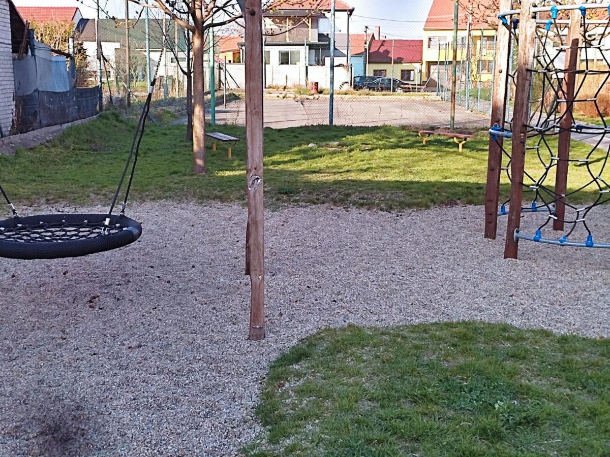 Penzion Kendy Lägenhet Mistrin Exteriör bild