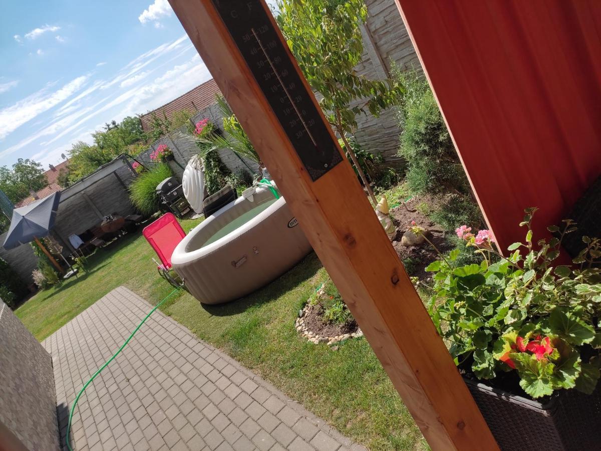 Penzion Kendy Lägenhet Mistrin Exteriör bild